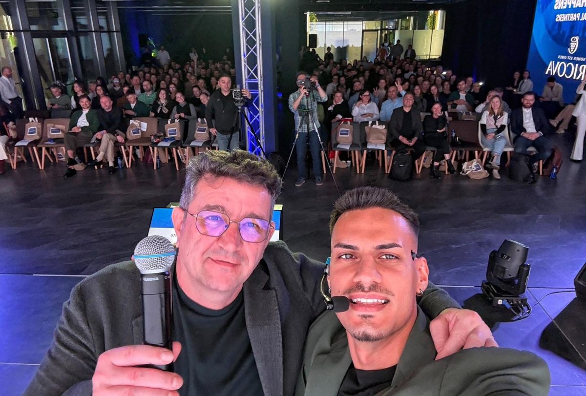 Robert-Nicolae Feraru moderând o conferință în Republica Moldova